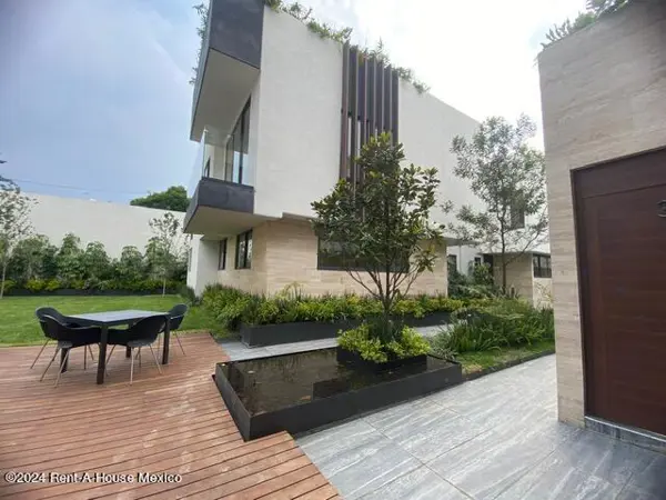 Casa en Venta Cuajimalpa de Morelos Cuajimalpa 27-447 GIS — foto 1 de 33