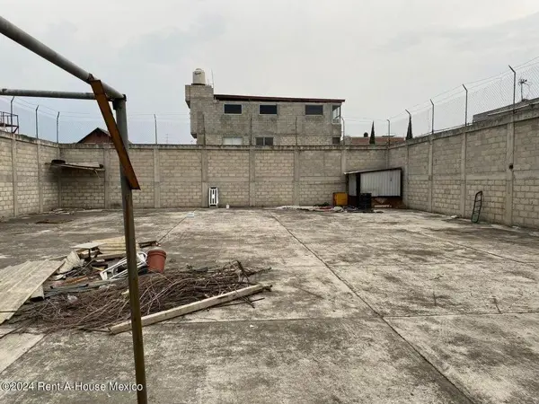Bodega comercial en Venta en Avenida Roberto Fulton, Santa Ana Tlapaltitlan RU 24-3839. — foto 1 de 13