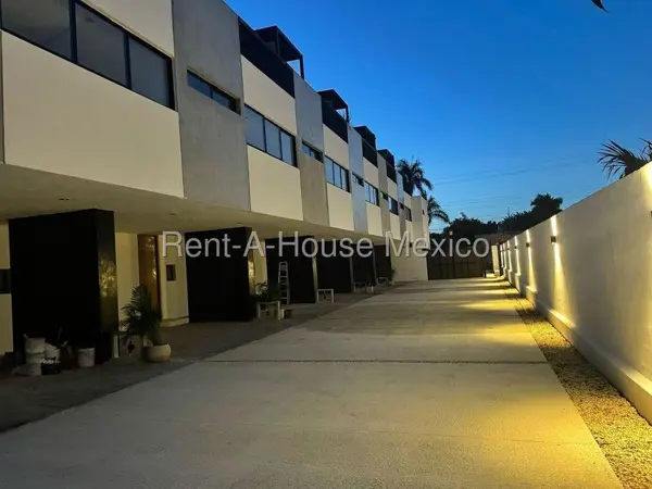 Casa Amueblada en Venta en Yucatan , Benito Juarez Norte RG 25-2928. — foto 1 de 12