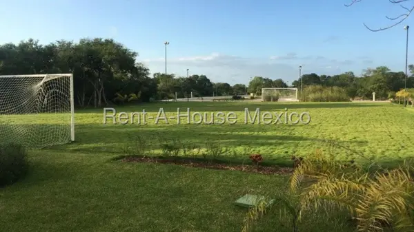 Terreno en Venta en Calle Alamo, Komchen RU 26-356. — foto 1 de 16