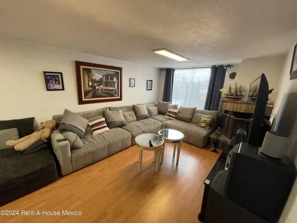 Casa en Venta en Calle De Los Patos, Las Alamedas RU 25-733. — foto 1 de 33