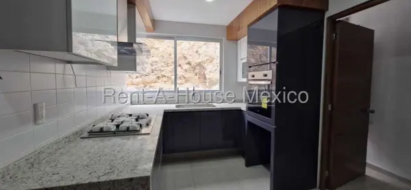 Casa en Venta en Calle Andador Altus, Lago Esmeralda RU 26-278 . — foto 1 de 28