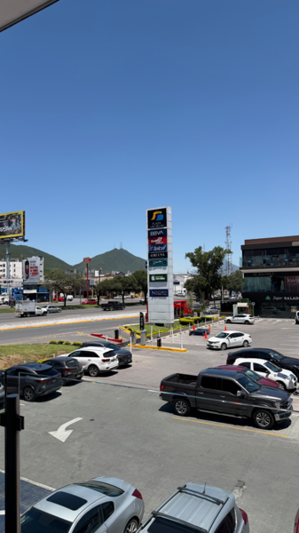 Local Comercial 64.5 m² en Venta | Plaza Villa Las Fuentes, Sur de Monterrey — foto 1 de 9