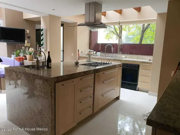 Casa en Venta en Paseo de las Lomas, Alvaro Obregón JL 22-5367. — foto 1 de 12