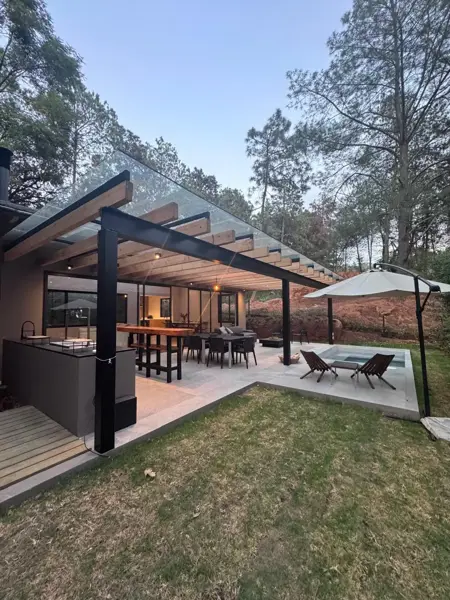 Casa en renta en Valle de Bravo | Totalmente amueblada y equipada — foto 1 de 33