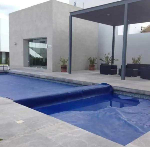 Casa de Un Nivel, Jardín, Alberca — foto 1 de 12
