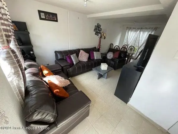 Casa en venta en Fraccionamiento Real Granada, Tecámac — foto 2 de 23
