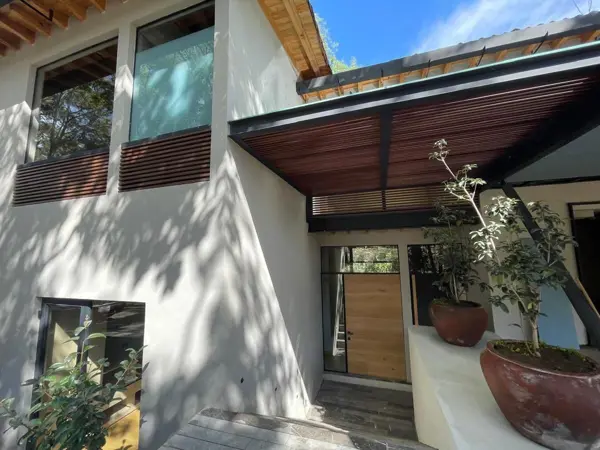 Casa en Renta en Valle de Bravo | Diseño Contemporaneo en Entorno Natural — foto 1 de 15