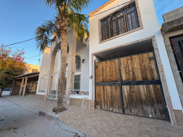 Casa en Venta en Villa Jardín, Lerdo – Amplia con Recámara en planta baja — foto 1 de 21
