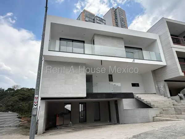 Casa en venta en Bosque Real, Huixquilucan — foto 1 de 49