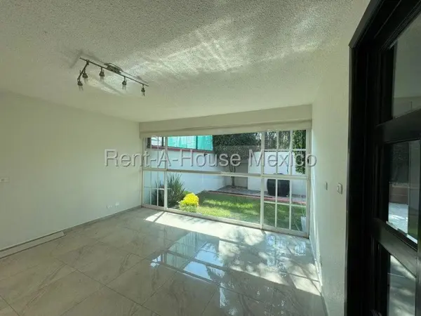 Casa en venta en Ciudad Satelite, Naucalpan de Juárez — foto 1 de 27