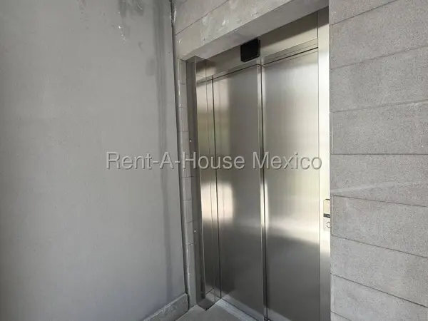 Casa en venta en Lomas de Tecamachalco, Naucalpan de Juárez — foto 3 de 63