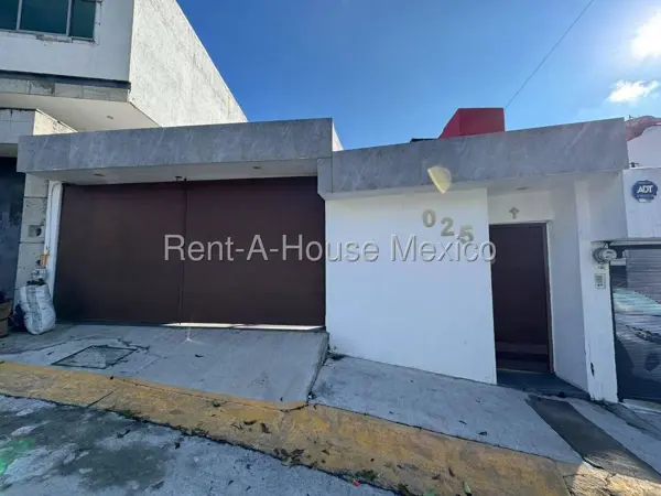 Casa en Venta en Naucalpan de Juarez, Jardines de Satelite AM. 27-913 — foto 1 de 23