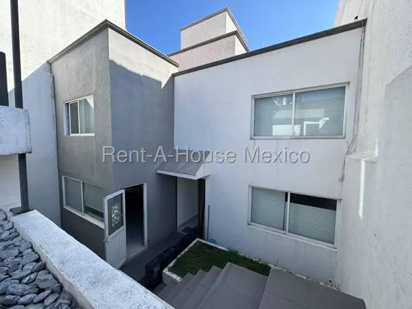 Casa en venta en Jardines de Satélite Naucalpan de Juárez ZG 27-913 — foto 1 de 19