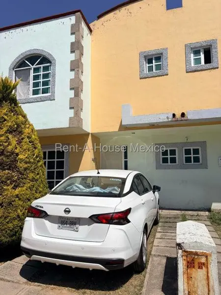 Casa en venta en Fraccionamiento Bosques de la Hacienda 1a Sección Cuautitlán Izcalli ZG 27-959 — foto 1 de 17