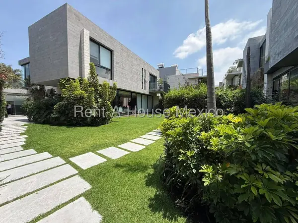 Casa tipo Townhouse en Venta en Naucalpan de Juarez,Lomas de Tecamachalco GIS 27-117. — foto 1 de 64