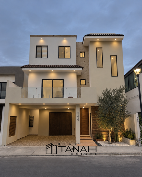 Casa en Venta en Torrealta, al Norte de Saltillo | 5 Recámaras, Roof Garden, Oficinas y Seguridad — foto 1 de 16