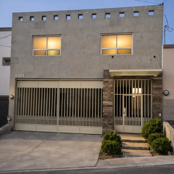 Casa en venta en Pedregal La Silla — foto 1 de 10