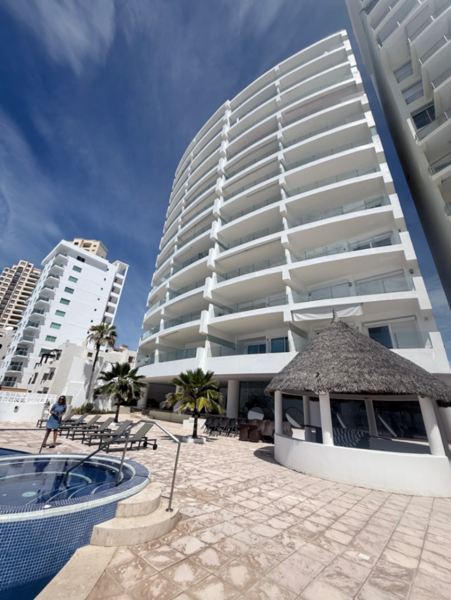 Departamento en Venta con Vista al Mar en Marina Cerritos, Mazatlán — foto 1 de 12