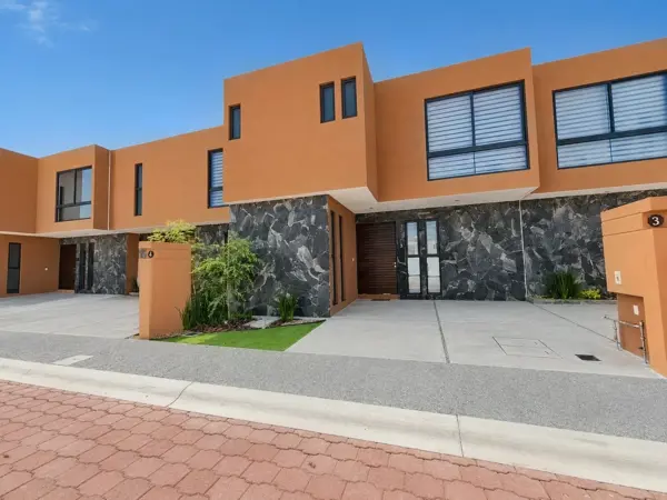 Casa Nueva en Venta en Lomas del Marqués con Habitación en Pb, 4 Hab. — foto 1 de 25