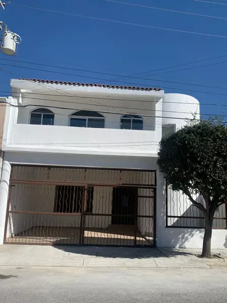 Casa en Renta en Saltillo: Espaciosa y Bien Ubicada en Privadas de Aragón — foto 1 de 13