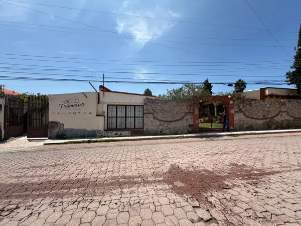 Local Comercial en Renta en el Centro de Tequisquiapan. con Uso de Licencia de Alcohol. $35,000 Mnx — foto 1 de 5