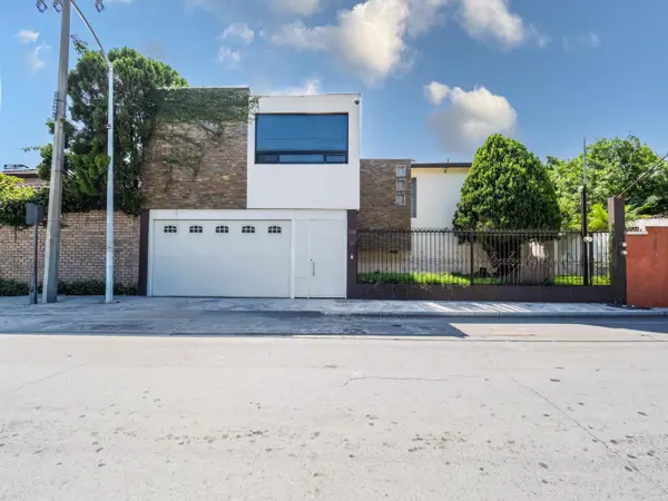 Casa en Renta las Brisas Monterrey, N.l. (zona Sur) 6 Recámaras — foto 1 de 41