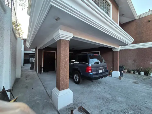 Casa en venta en C. R. O. C., Monterrey — foto 3 de 40