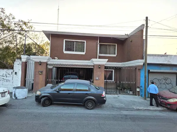 Casa en Venta en Monterrey Colonia Croc Camino Real — foto 1 de 40
