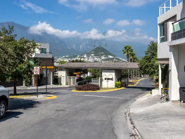 Casa en Venta Paseo Del Vergel Monterrey — foto 1 de 45