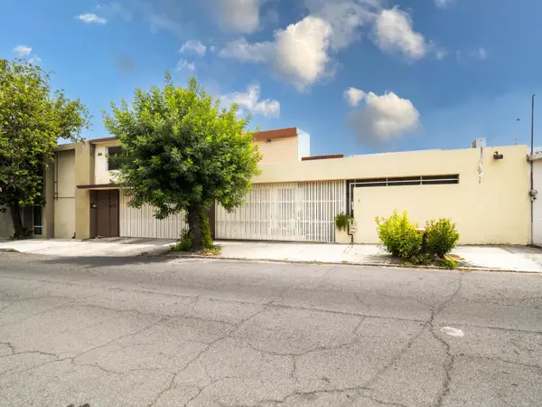Casa en Venta Anahuac San Nicolas de los Garza — foto 1 de 47