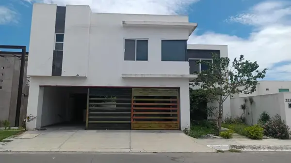 Casa en Privadas de la Salle, Victoria, Tamaulipas — foto 1 de 13