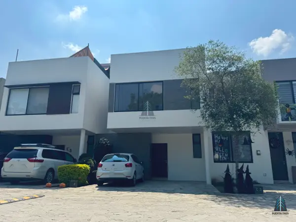 Hermosa Casa de 3 niveles en Santillana Coto 7 — foto 1 de 29