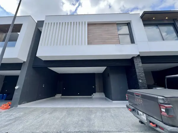 Casa en Venta Brisas del Vergel Zona Carretera Nacional Monterrey — foto 1 de 15