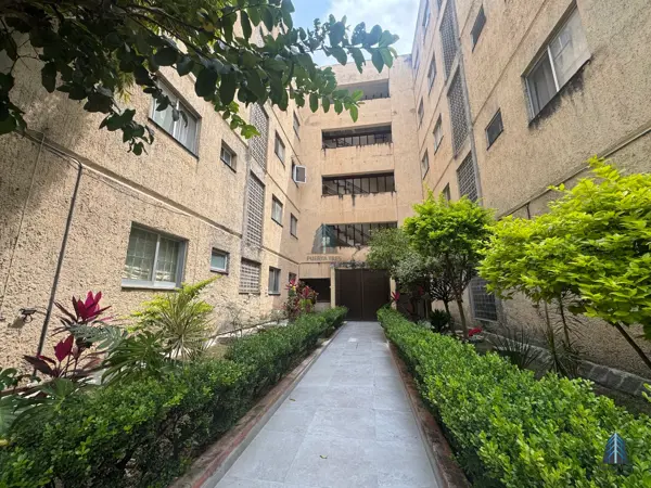 Amplio Departamento en 2ndo Nivel dentro de Condominio — foto 1 de 23