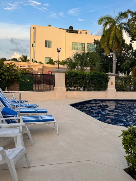 Casa en venta en privada con alberca y seguridad en Av las Torres, Benito Juárez — foto 1 de 39