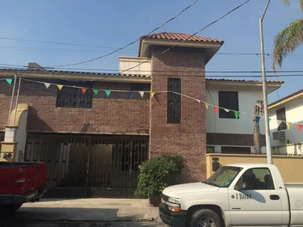 Casa en Venta en el Centro de San Nicolas de los Garza — foto 1 de 14