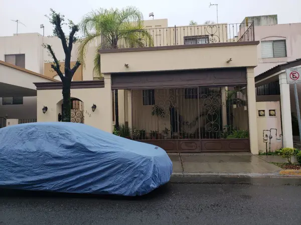 Casa en Venta Col Bosques de las Cumbres Monterrey — foto 1 de 12