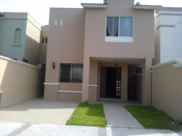 Venta de Casa en Colonia Puerta de Hierro — foto 1 de 11