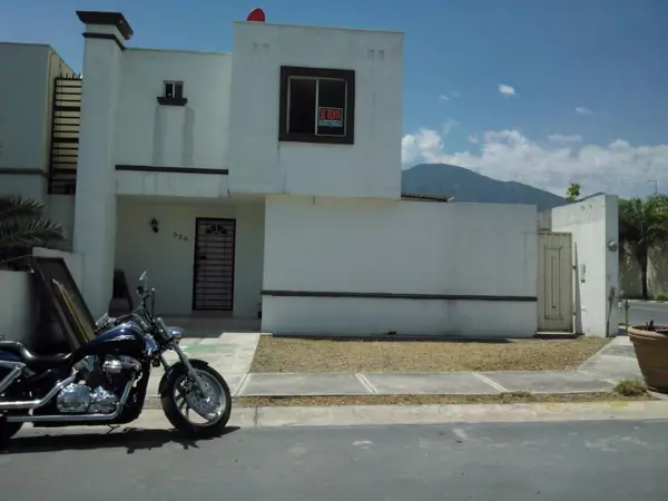 Venta de Casa en Colonia Las Lomas Sector Jardínes — foto 1 de 15