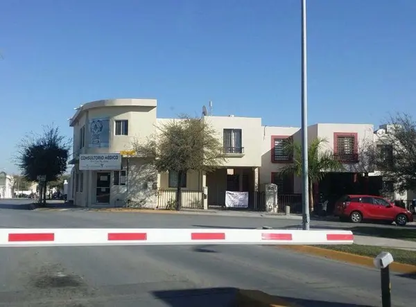 Venta Casa y Locales Col Jacarandas Apodaca — foto 1 de 11