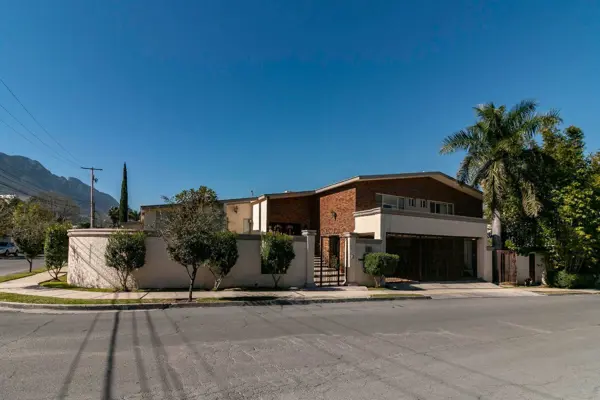 Casa en Venta en Colonia del Valle en San Pedro Garza Garcia — foto 1 de 23