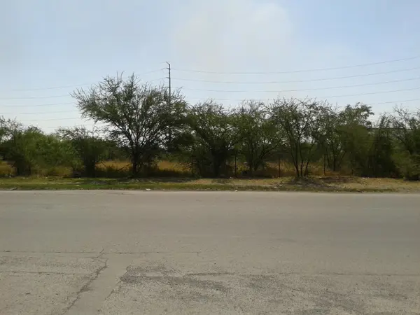 Rento Terreno en Apodaca, (Zona Huinala) por avenida importante — foto 1 de 3