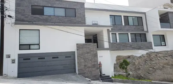 Casa - Colinas de San Jerónimo — foto 1 de 30