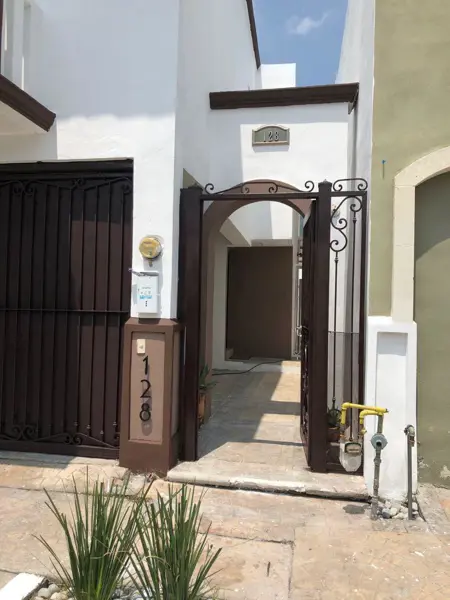 Renta Casa Cerradas de Valle Alto Carretera Nacional Monterrey Nuevo Leon Lista para Habitar — foto 1 de 23