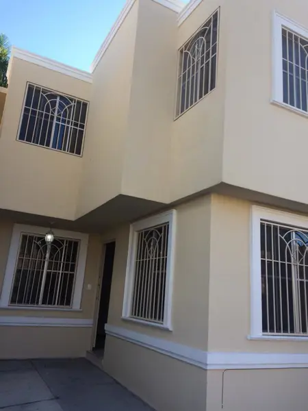 Casa - Misión Santa Fé — foto 1 de 17