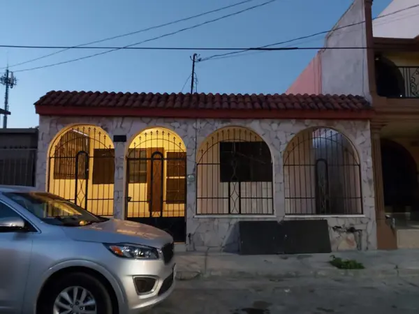 Casa Venta Las Puentes 7° Sector San Nicolas de los Garza — foto 1 de 15