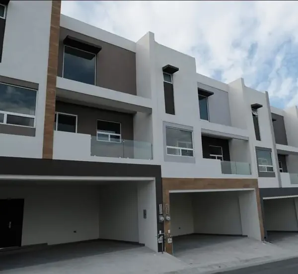 Casa en Venta Col Espacio Cumbres Monterrey — foto 1 de 19
