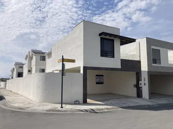 Casa en Renta Fracc Arborea Sector Linneo en Garcia — foto 1 de 49