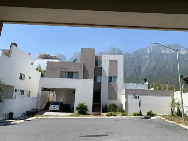 Casa en Venta Cumbres Madeira Monterrey — foto 1 de 5